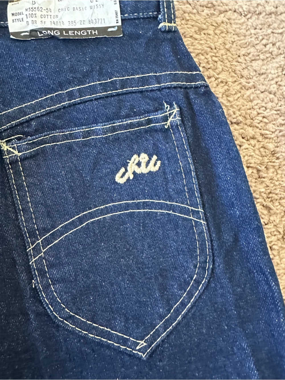 chic Navy Blue Women's Denim Jeans with Cream Stitching